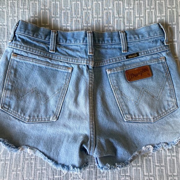 Wrangler light-wash denim shorts - Picture 2 of 3